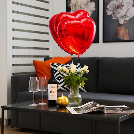 Maria - Modern Apartment With Parking And Workspace Bukares Bagian luar foto