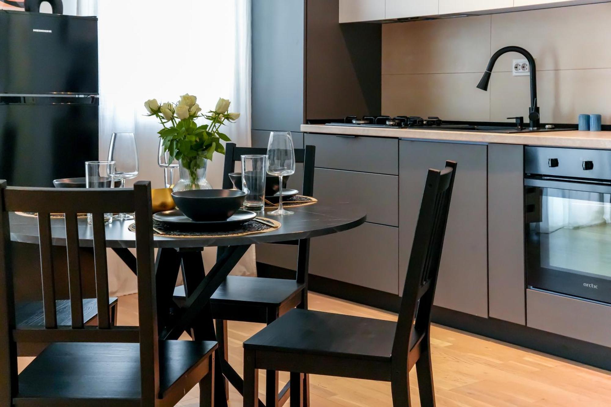 Maria - Modern Apartment With Parking And Workspace Bukares Bagian luar foto