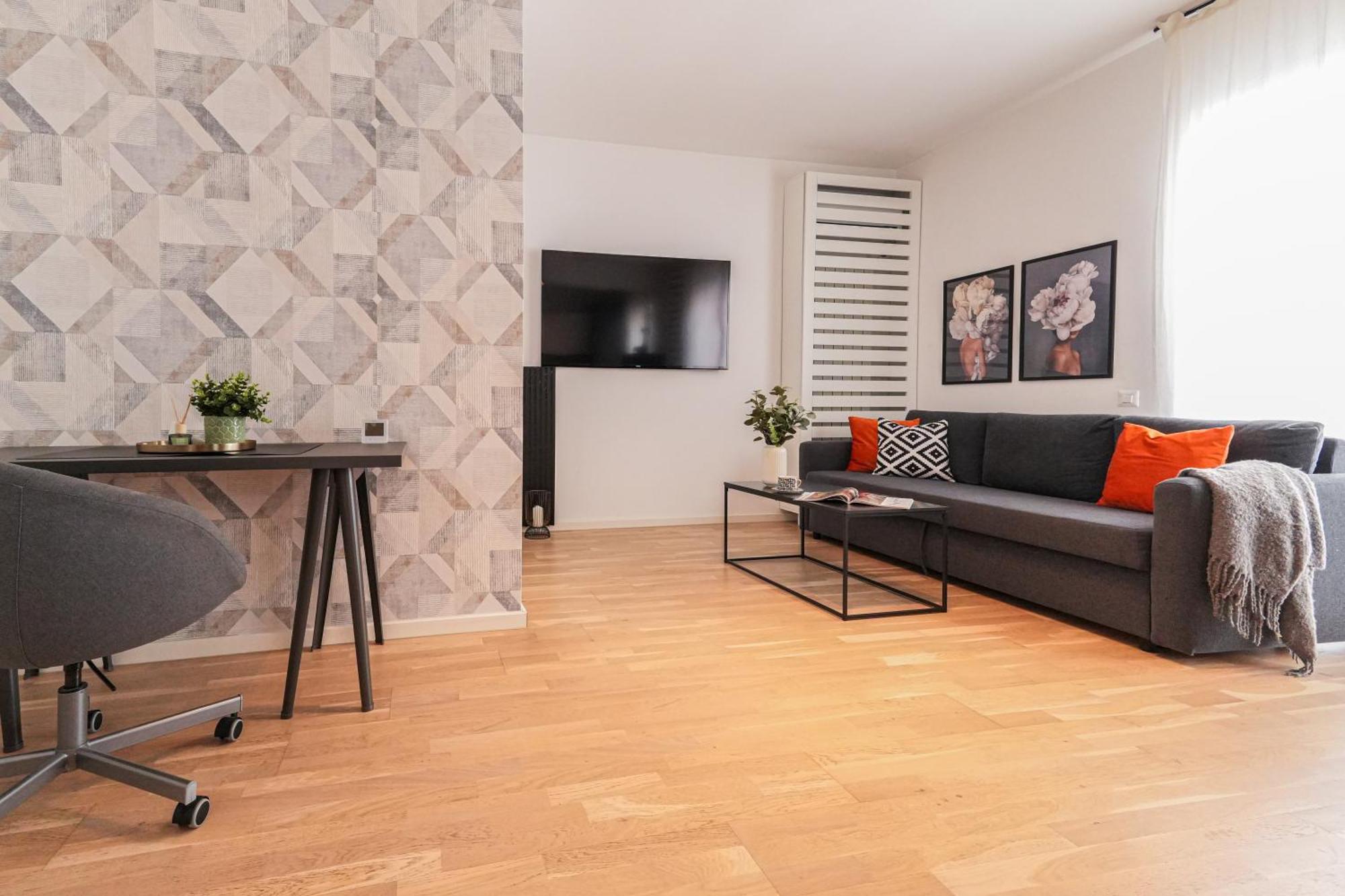 Maria - Modern Apartment With Parking And Workspace Bukares Bagian luar foto