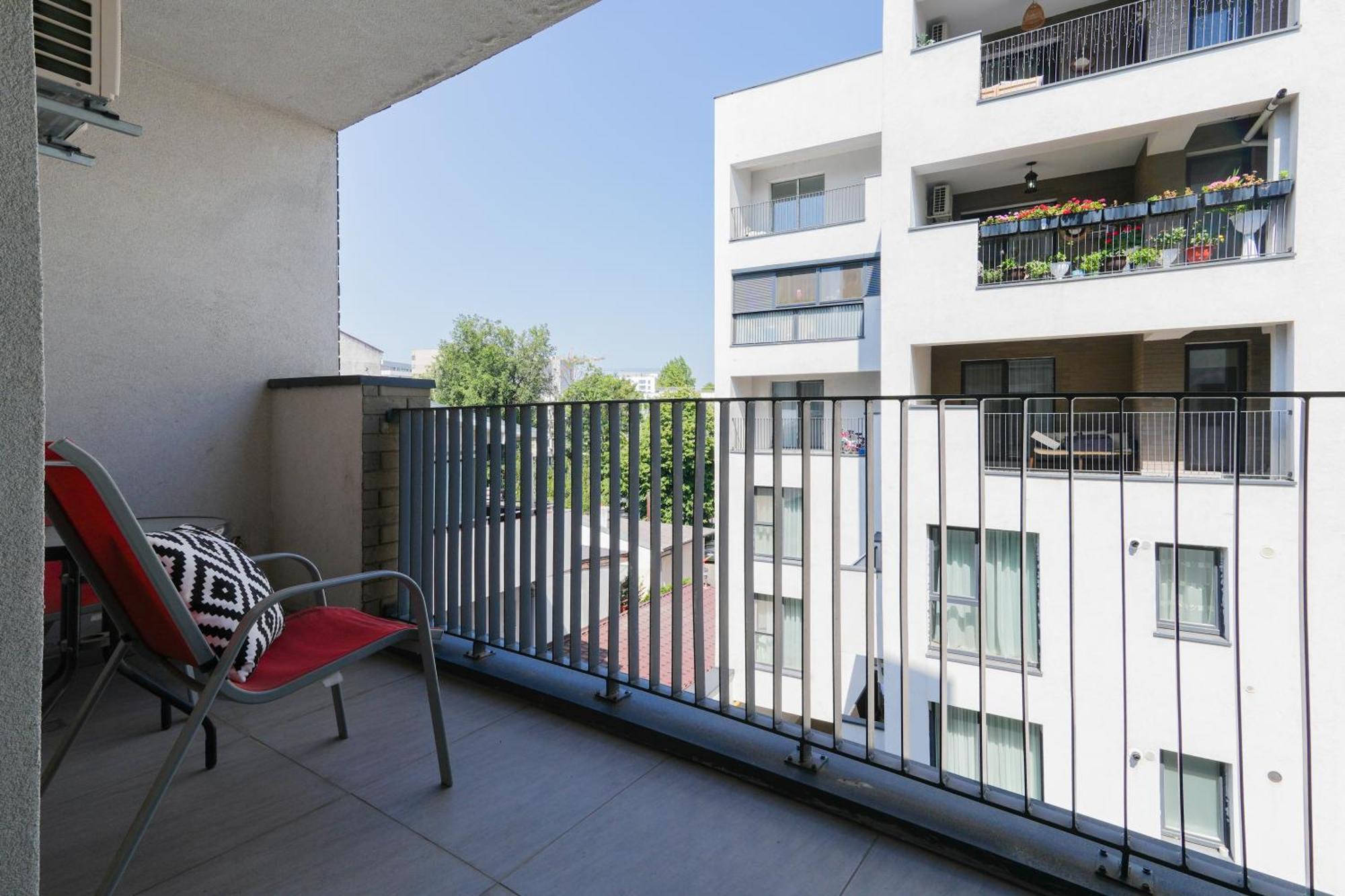 Maria - Modern Apartment With Parking And Workspace Bukares Bagian luar foto