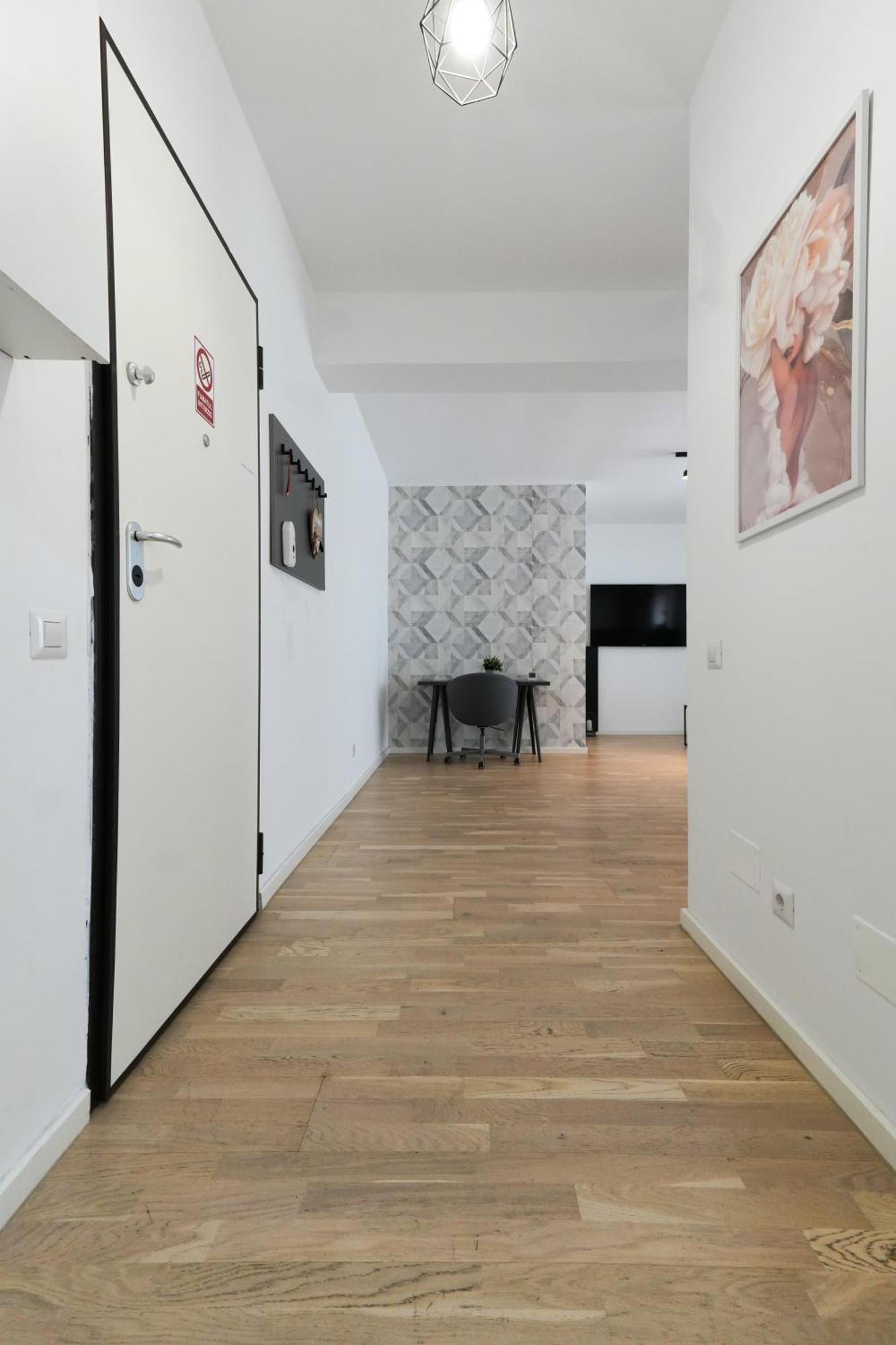 Maria - Modern Apartment With Parking And Workspace Bukares Bagian luar foto