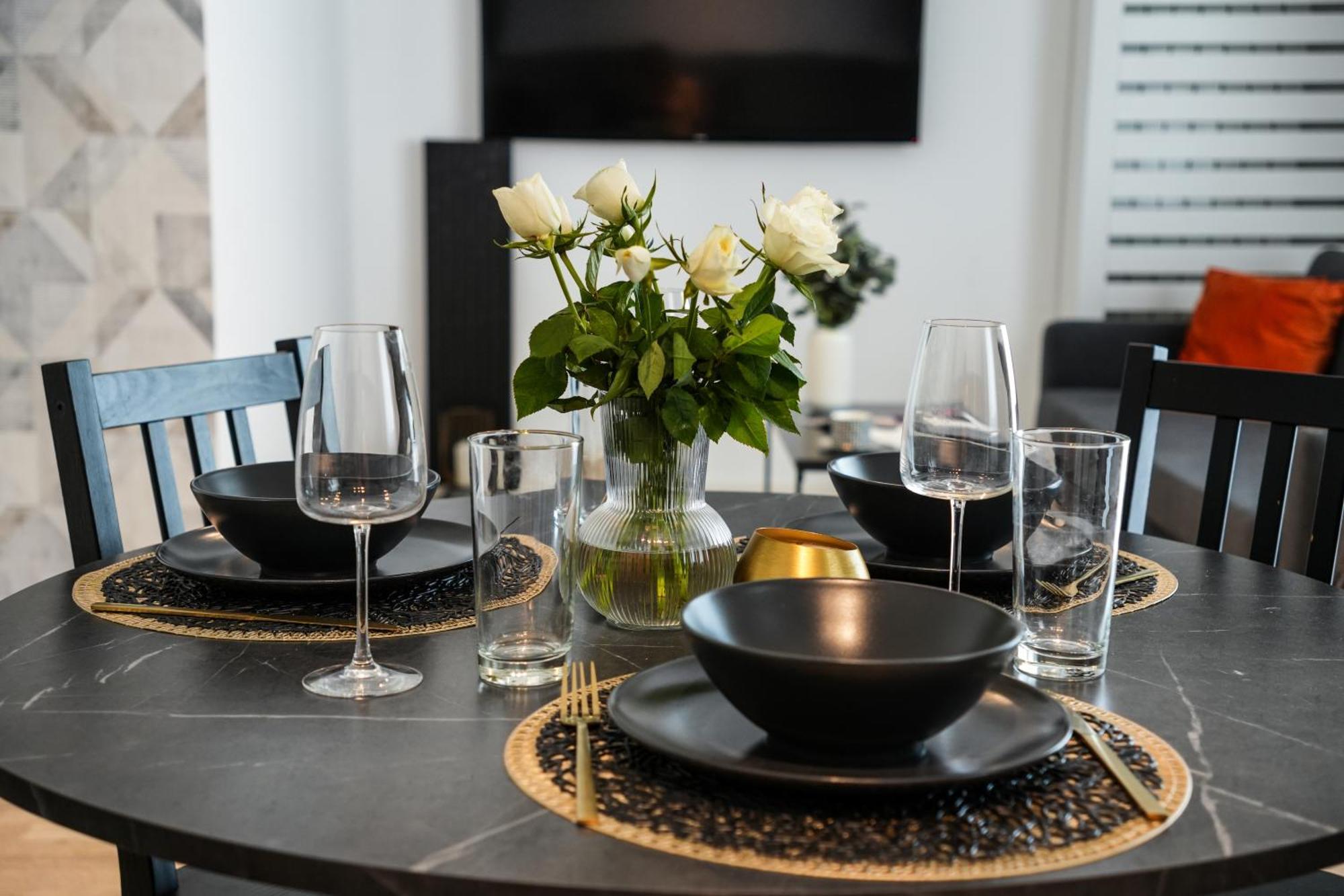 Maria - Modern Apartment With Parking And Workspace Bukares Bagian luar foto